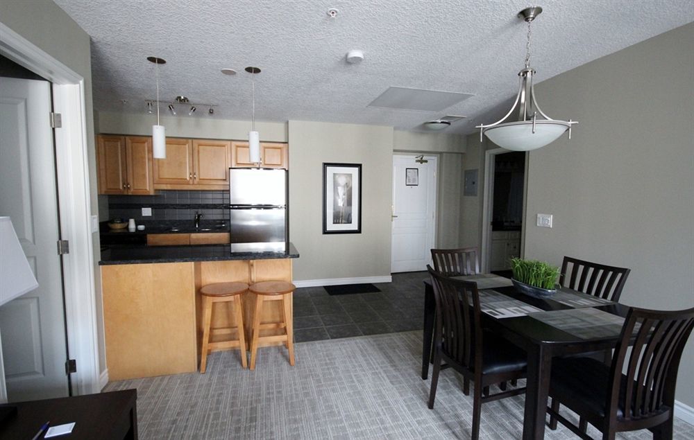 Canterra Suites Hotel Edmonton Extérieur photo
