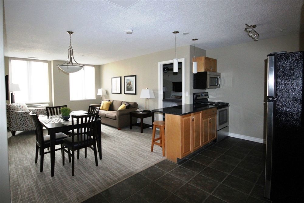 Canterra Suites Hotel Edmonton Extérieur photo
