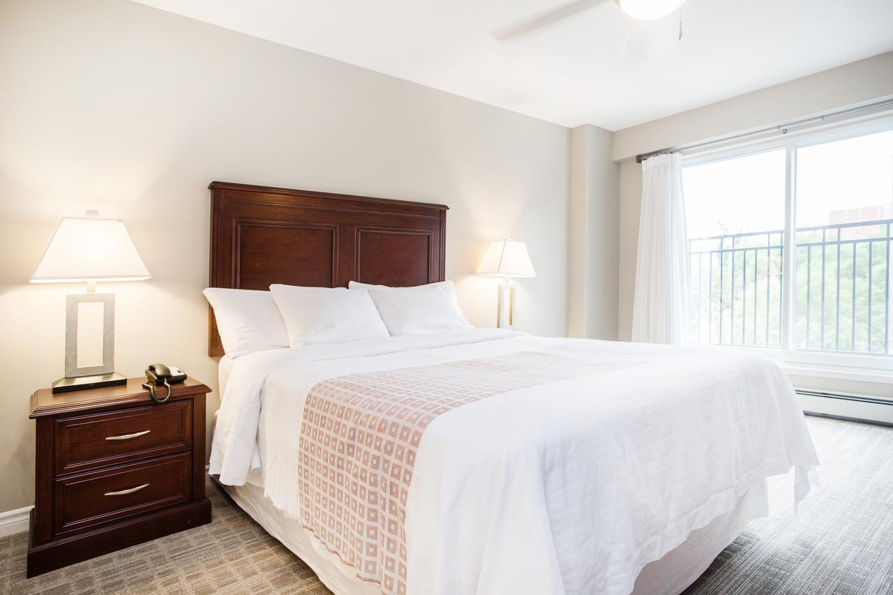 Canterra Suites Hotel Edmonton Extérieur photo